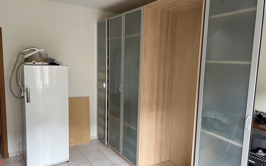 LEEMANS Immobilien vous propose à la location cet appartement entièrement prêt à emménager, situé dans le centre d'Asse. Grâce à son excellent emplacement, toutes les facilités nécessaires telles que les écoles, les transports publics, les maga