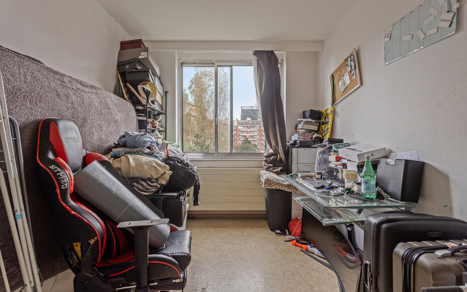 Leemans Immobiliën vous propose cet appartement au centre de Sint-Agatha-Berchem. L'appartement est situé au 7ème étage et offre une belle vue sur Bruxelles. Le bâtiment dispose d'un ascenseur. Grâce à son emplacement central, les routes d'accès, 