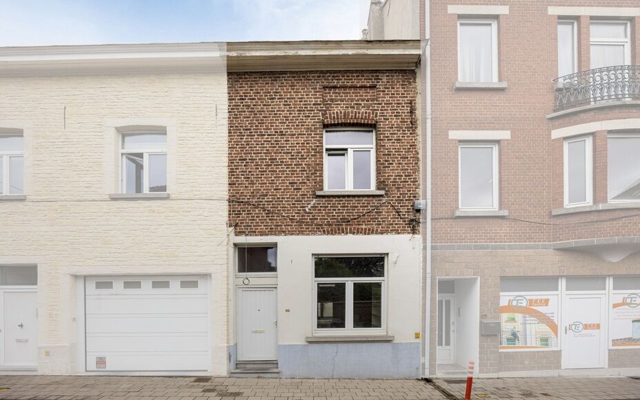 LEEMANS IMMOBILIËN biedt u deze ééngezinswoning aan op wandelafstand van het centrum van Wemmel! Gelegen in een rustige residentiële straat, doch dichtbij alle faciliteiten waar alles gemakkelijk te bereiken is op wandelafstand. 

De indeling van de w