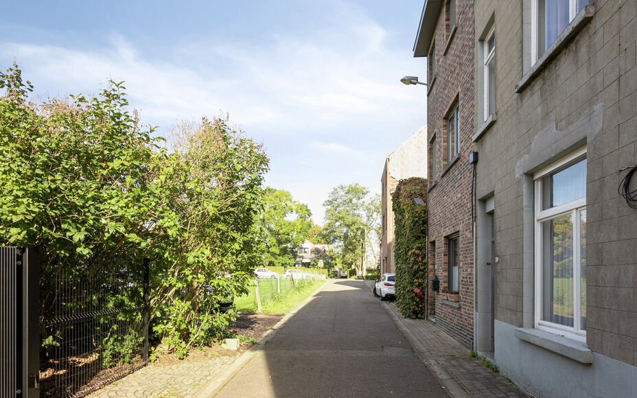 LEEMANS IMMOBILIEN vous propose cette maison unifamiliale à deux pas du centre d'Asse ! Située dans une impasse calme à quelques pas du centre animé d'Asse, proche de toutes les commodités. 

L'agencement de la propriété est le suivant. 

Le rez-de