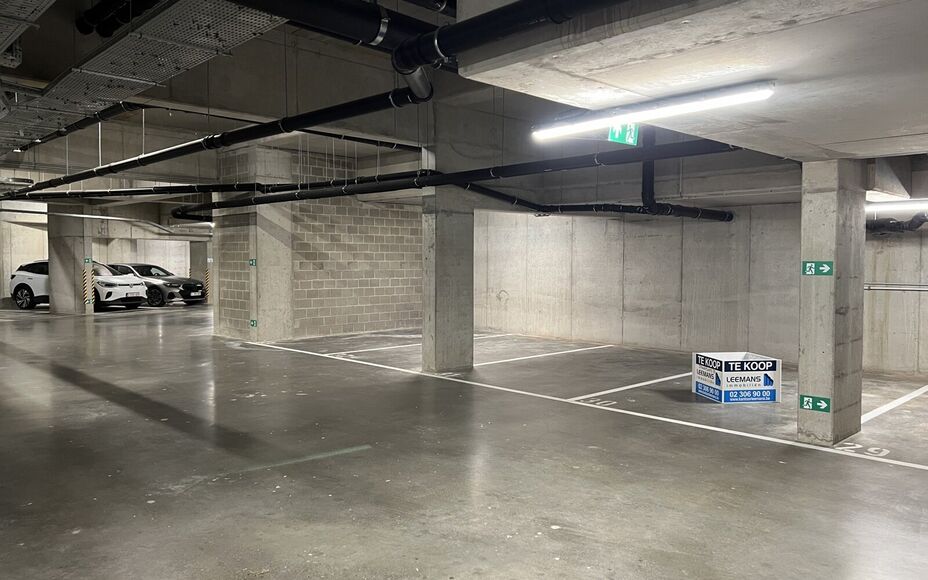 Parking intérieur à vendre à Asse