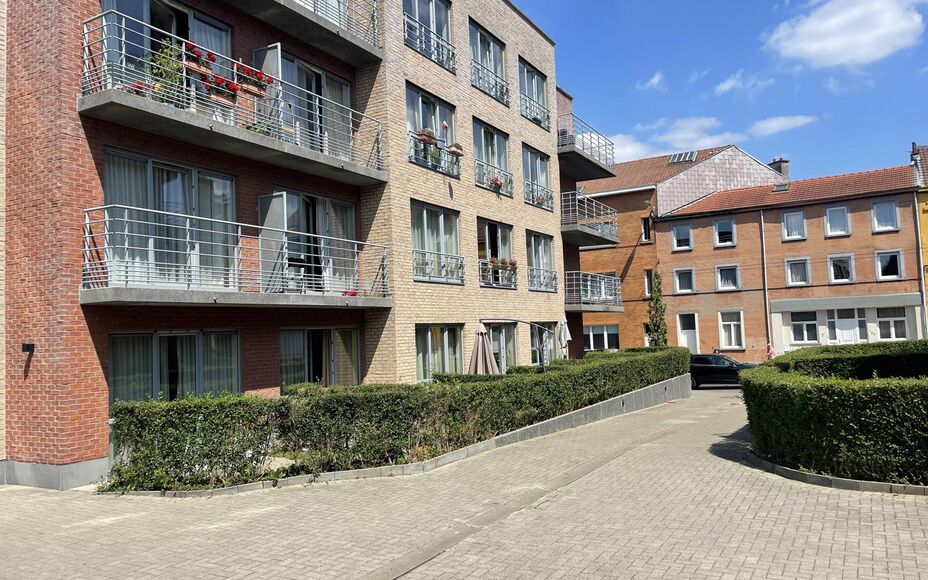 LEEMANS IMMOBILIEN biedt u dit goed onderhouden woonzorg appartement aan te Ukkel. In residentie Paola staat uw welzijn voorop. U vindt de perfecte balans tussen onafhankelijkheid en zekerheid. Je woont niet alleen bij je leeftijdsgenoten, maar ook bij me