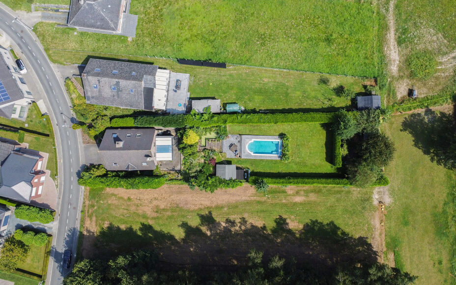 Êtes-vous à la recherche d’une maison de rêve qui rayonne de confort et de style ? Alors Leemans Immobiliën propose cette belle villa à Affligem, située dans un quartier calme et verdoyant, cette maison offre tout ce dont vous avez besoin pour une