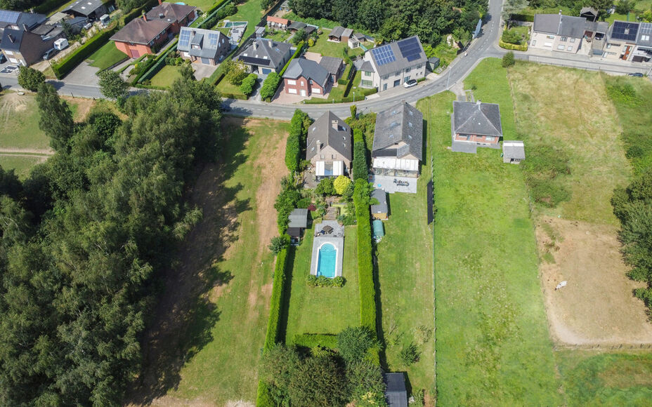 Êtes-vous à la recherche d’une maison de rêve qui rayonne de confort et de style ? Alors Leemans Immobiliën propose cette belle villa à Affligem, située dans un quartier calme et verdoyant, cette maison offre tout ce dont vous avez besoin pour une